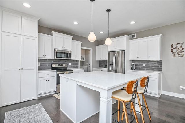 1500 NW 59th Street, Kansas City, MO 64118