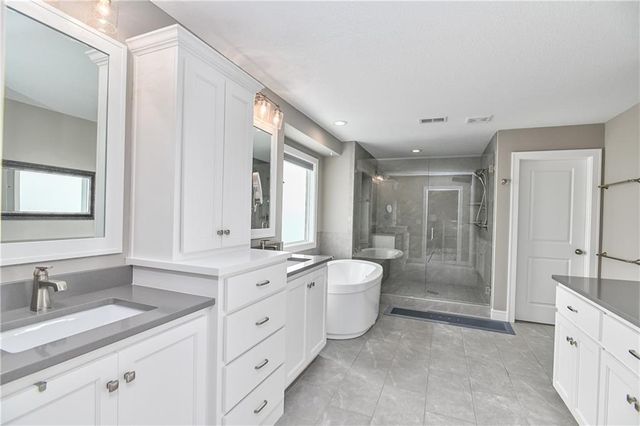 1500 NW 59th Street, Kansas City, MO 64118