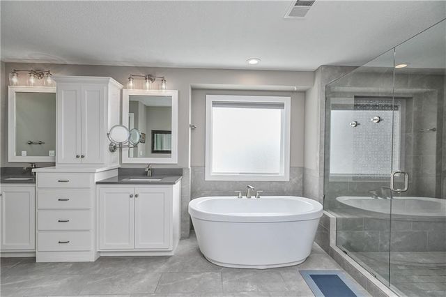 1500 NW 59th Street, Kansas City, MO 64118