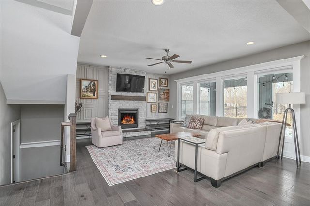 1500 NW 59th Street, Kansas City, MO 64118