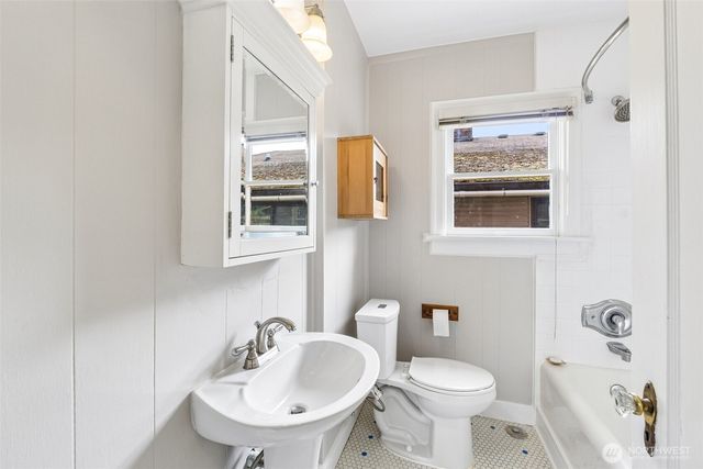 150 NW 84th Street, Seattle, WA 98117