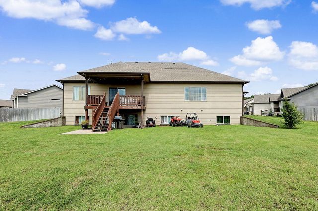 3315 S Bluelake Ct, Wichita, KS 67215