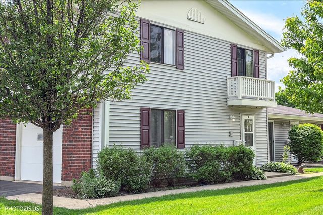 2 Dennis Court 2, Schaumburg, IL 60193