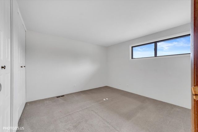 2 Dennis Court 2, Schaumburg, IL 60193