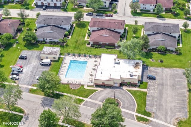 2 Dennis Court 2, Schaumburg, IL 60193
