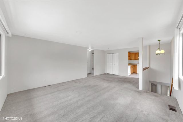 2 Dennis Court 2, Schaumburg, IL 60193