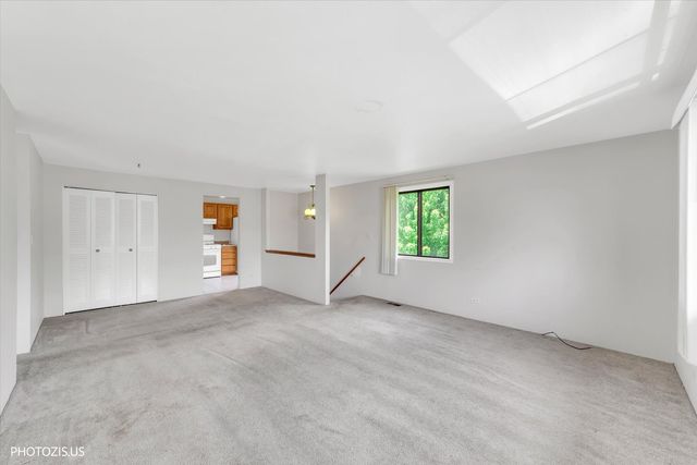 2 Dennis Court 2, Schaumburg, IL 60193