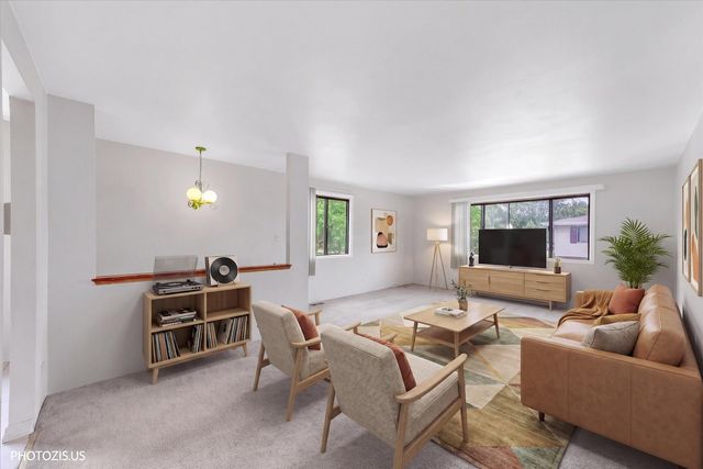 2 Dennis Court 2, Schaumburg, IL 60193