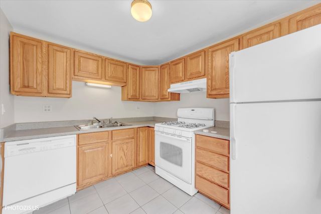 2 Dennis Court 2, Schaumburg, IL 60193