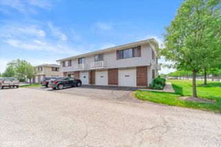 2 Dennis Court 2, Schaumburg, IL 60193
