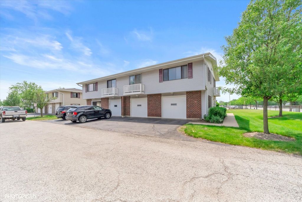 2 Dennis Court 2, Schaumburg, IL 60193
