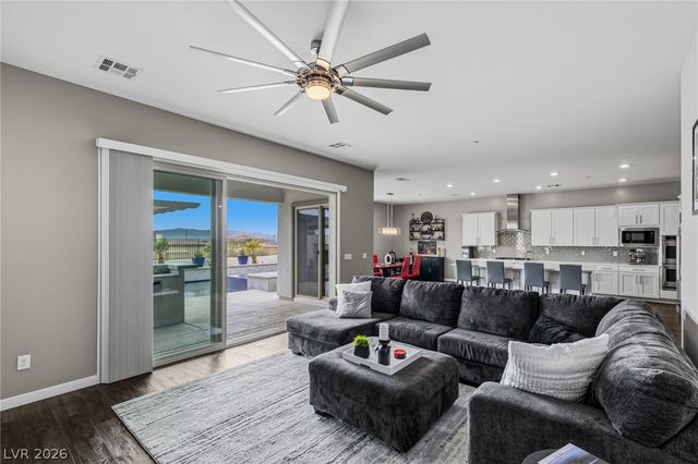 743 Glowing Horizon Street, Henderson, NV 89052