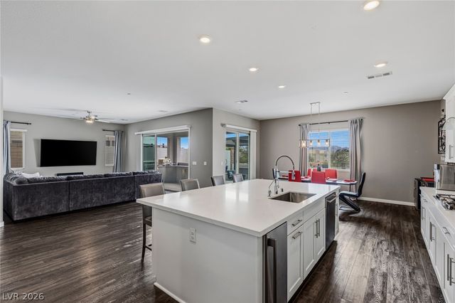 743 Glowing Horizon Street, Henderson, NV 89052
