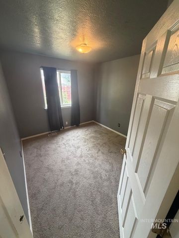 1916 W Havenwood Ave, Nampa, ID 83651