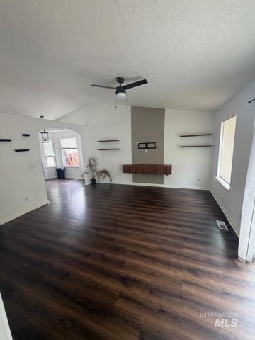 1916 W Havenwood Ave, Nampa, ID 83651