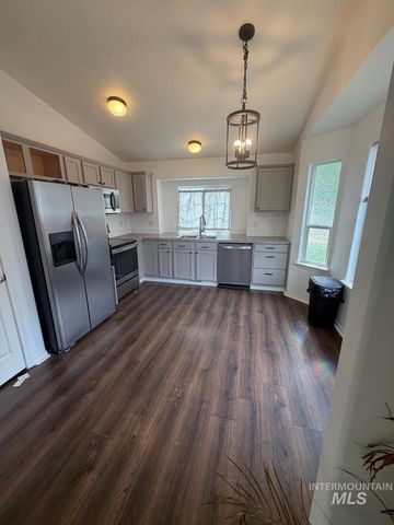 1916 W Havenwood Ave, Nampa, ID 83651