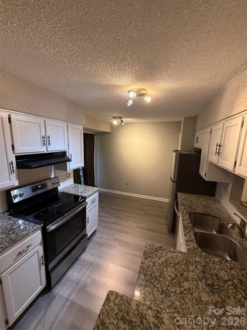 7209 Winery Lane, Charlotte, NC 28227