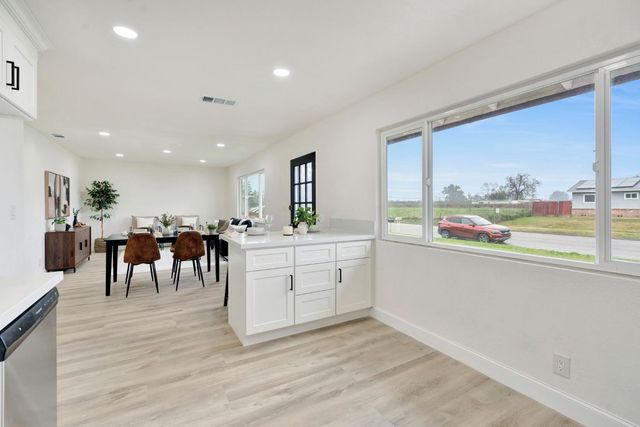 557 E Fantz Avenue, Fresno, CA 93706