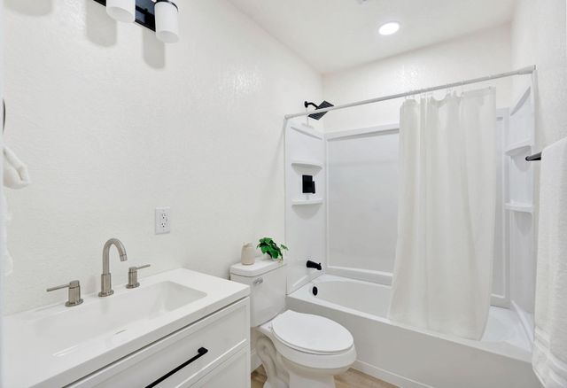 557 E Fantz Avenue, Fresno, CA 93706