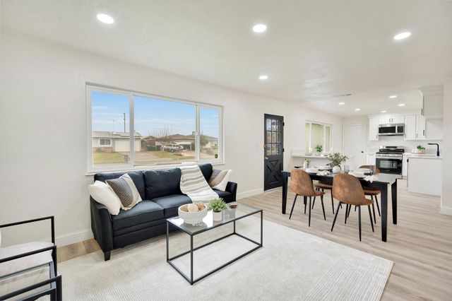 557 E Fantz Avenue, Fresno, CA 93706