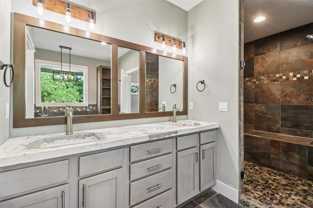 7501 Onyx Trail, Indianola, IA 50125