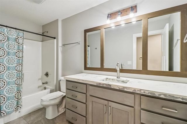 7501 Onyx Trail, Indianola, IA 50125