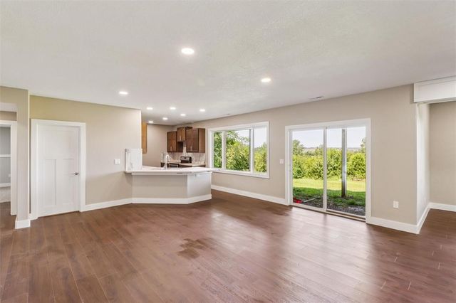 7501 Onyx Trail, Indianola, IA 50125