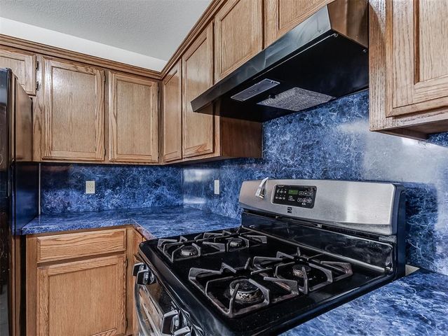 4601 Skyhawk Drive, Noble, OK 73068