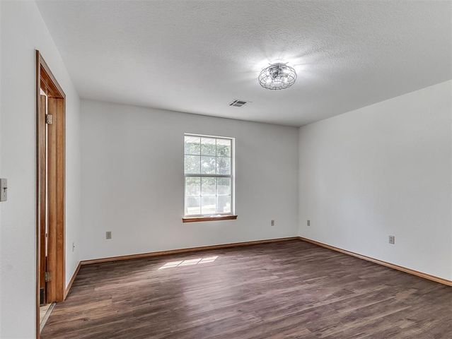 4601 Skyhawk Drive, Noble, OK 73068