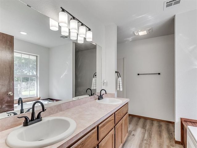 4601 Skyhawk Drive, Noble, OK 73068