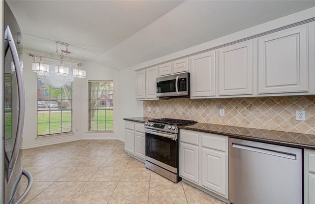 914 Garrett Drive, Magnolia, TX 77354