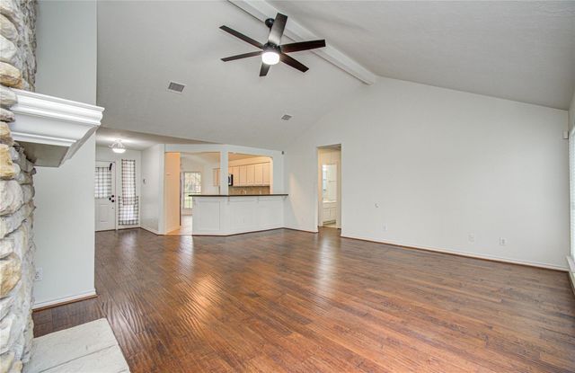 914 Garrett Drive, Magnolia, TX 77354