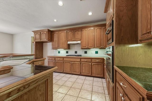 901 Autumn Way, Blanchard, OK 73010