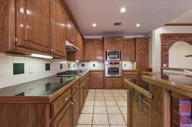 901 Autumn Way, Blanchard, OK 73010