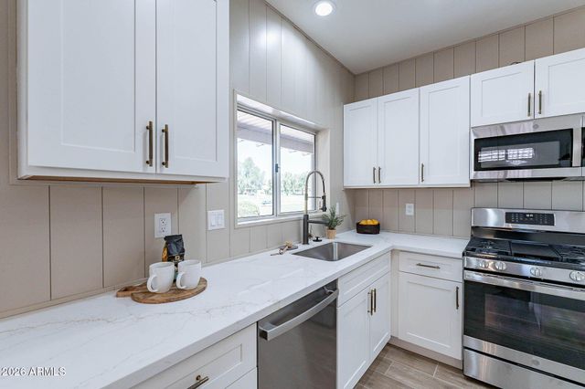 22408 N LAS VEGAS Drive, Sun City West, AZ 85375