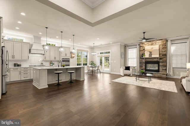 6202 CHANCELLORSVILLE DR, Gainesville, VA 20155