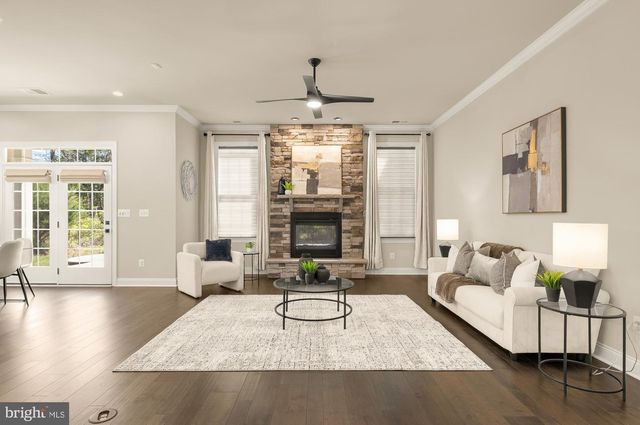 6202 CHANCELLORSVILLE DR, Gainesville, VA 20155