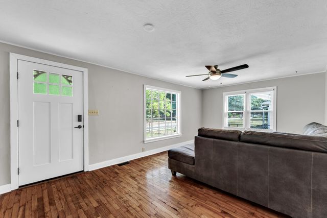 106 E Mount Vernon Road, Billings, MO 65610