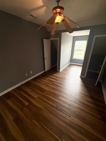 1303 E Nir Shreibman Blvd, La Vergne, TN 37086
