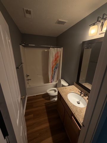 1303 E Nir Shreibman Blvd, La Vergne, TN 37086