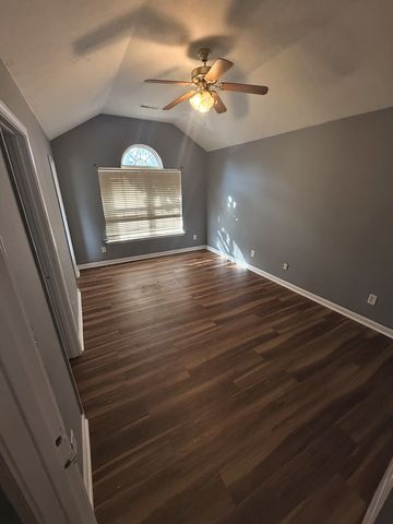 1303 E Nir Shreibman Blvd, La Vergne, TN 37086