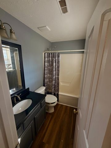 1303 E Nir Shreibman Blvd, La Vergne, TN 37086