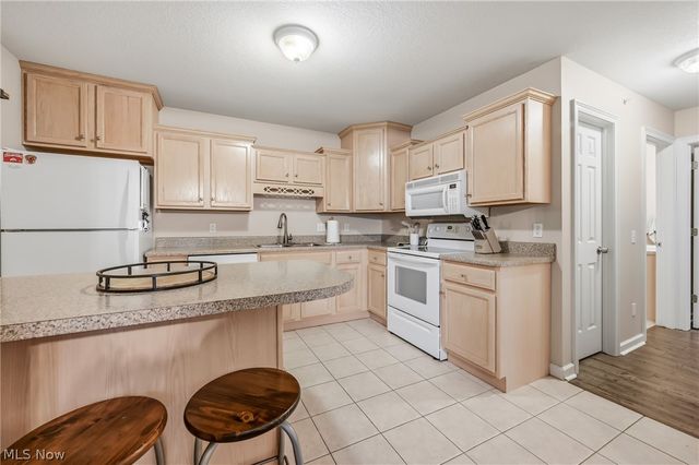 3635 Indian Run Drive 6, Canfield, OH 44406