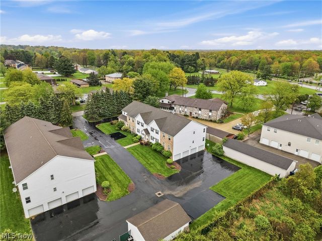 3635 Indian Run Drive 6, Canfield, OH 44406