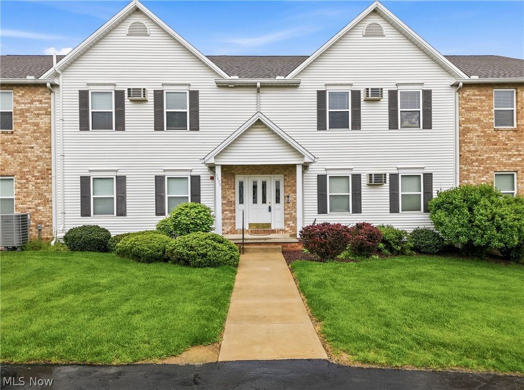 3635 Indian Run Drive 6, Canfield, OH 44406