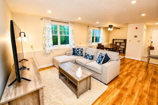 20 Webb Pl 1A, Mansfield, MA 02048