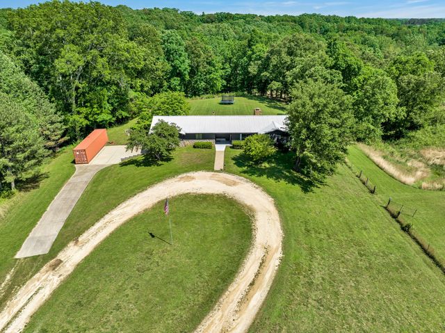 2993 Hobbitshire Dr, Centerville, TN 37033