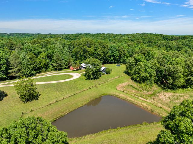2993 Hobbitshire Dr, Centerville, TN 37033