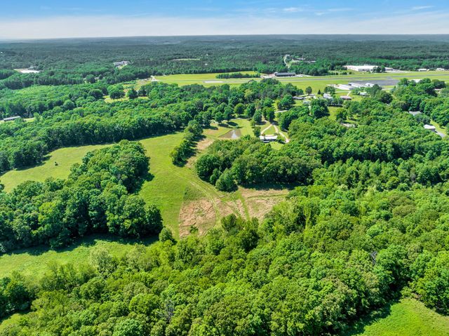 2993 Hobbitshire Dr, Centerville, TN 37033