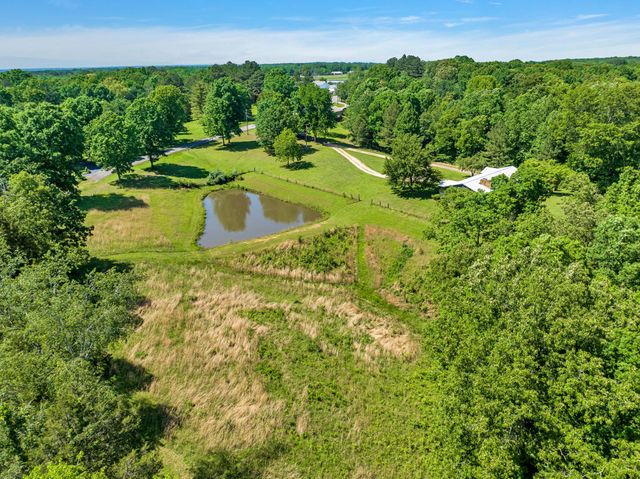 2993 Hobbitshire Dr, Centerville, TN 37033